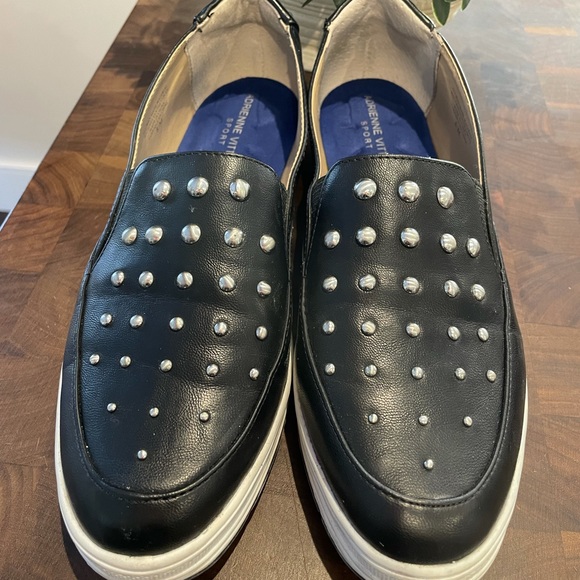 Gorgeous Adrienne Vittadini vegan leather slip on casual shoe - Picture 2 of 4